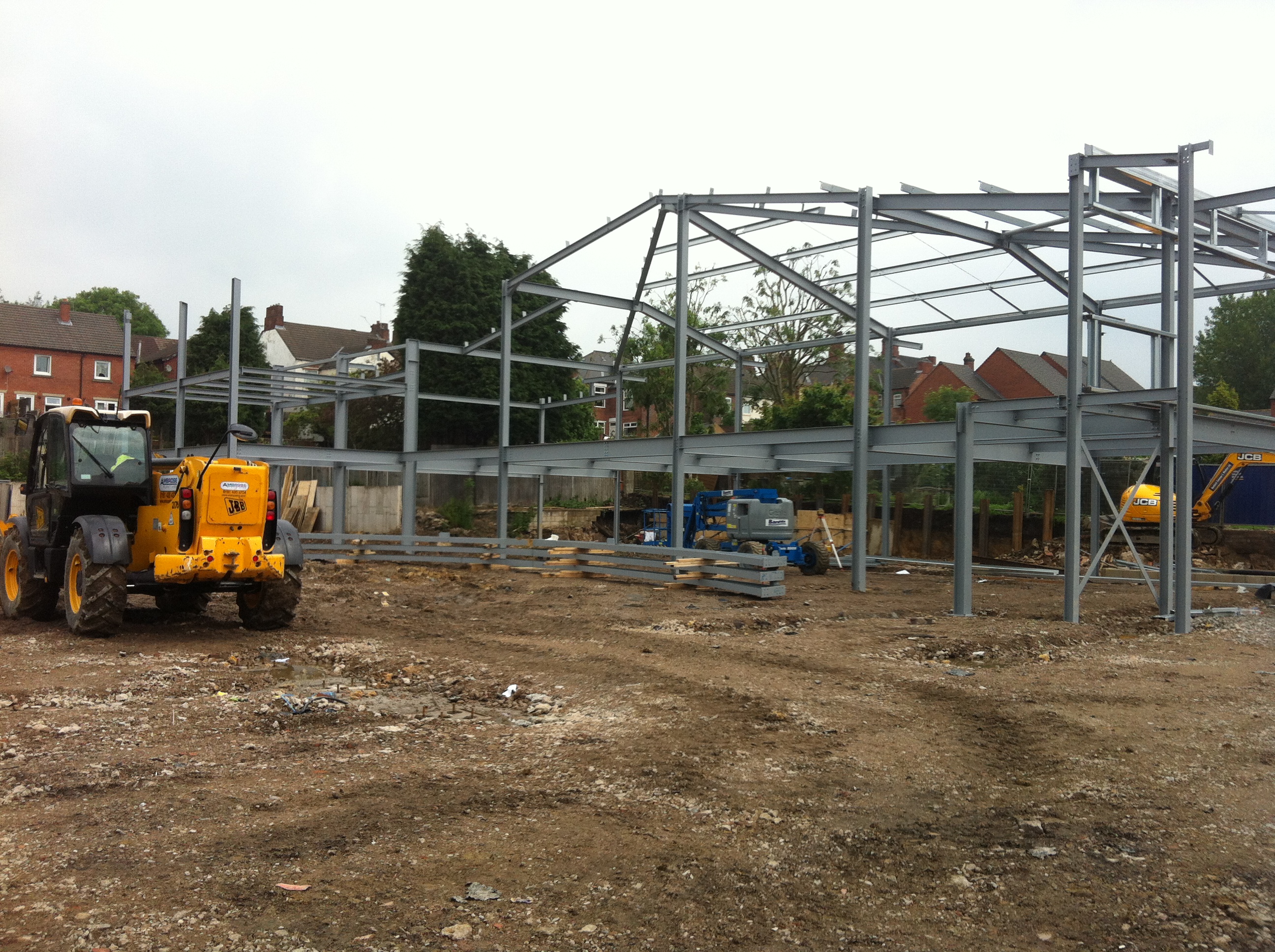DIY Store – Steelwork Erection Commences